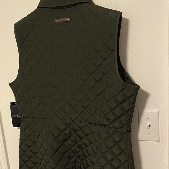 Lauren Ralph Lauren Women's quilted logo vest in dark green - Picture 8 of 11
